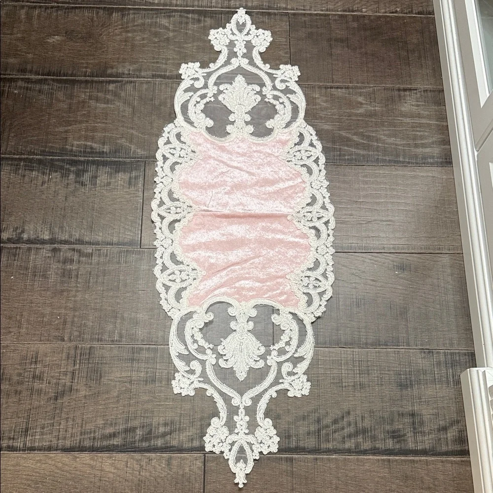 NWOT VINTAGE VICTORIAN Style Elegant Pink and White Lace Table Runner